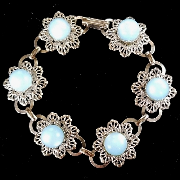 Vintage 1970s Silvertone Filigree Flower Link Bracelet - Picture 5 of 11